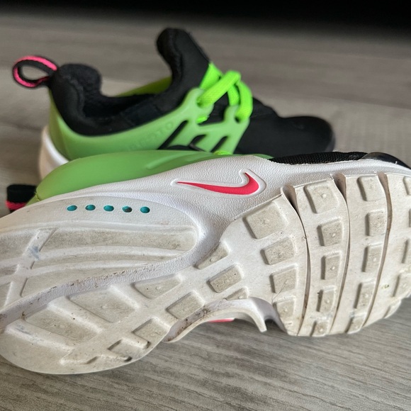 Kid’s Nike Tennis shoes size 8 - Picture 5 of 6